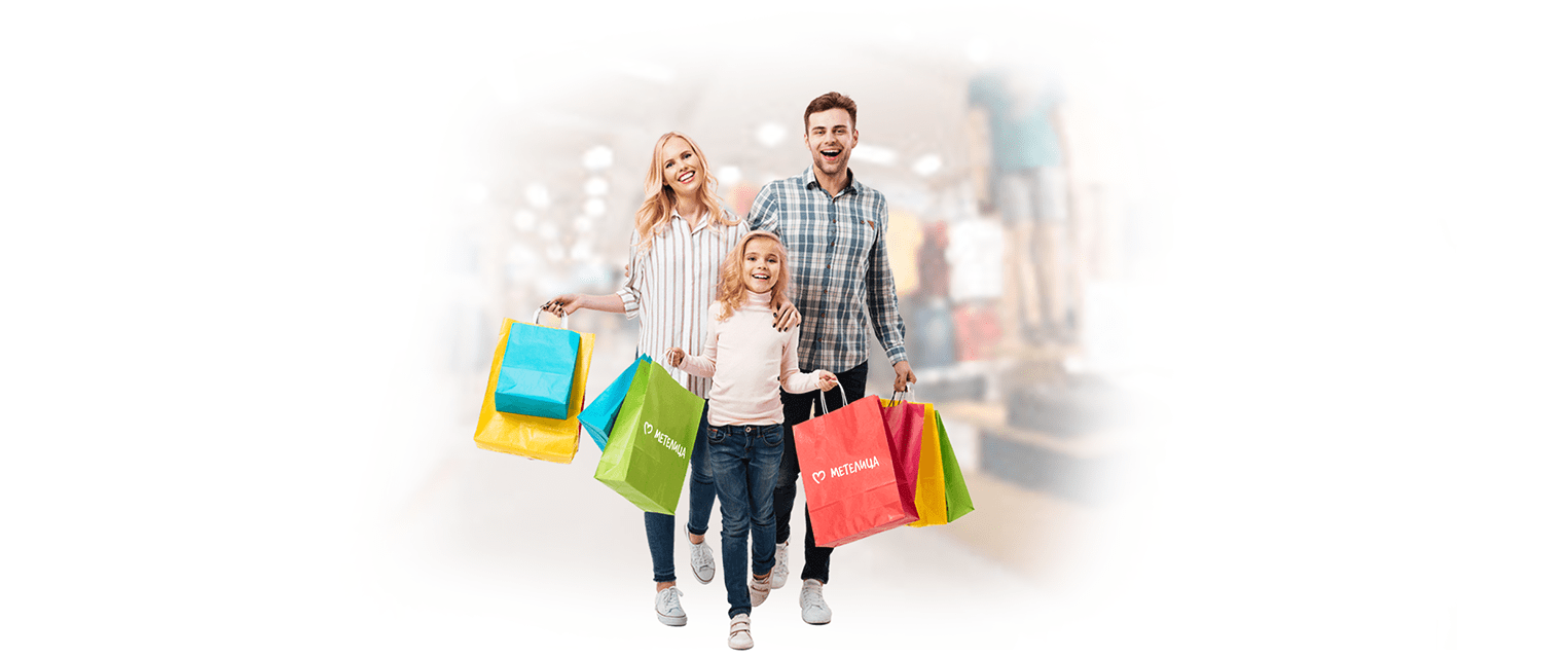 Who does shopping in family. Одежда для всей семьи. Семья с покупками. Шоппинг всей семьей. Стильная семья с покупками.